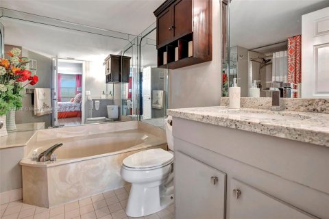 Condo in Sunrise, Florida, 2 bedrooms  № 1311069 - photo 18