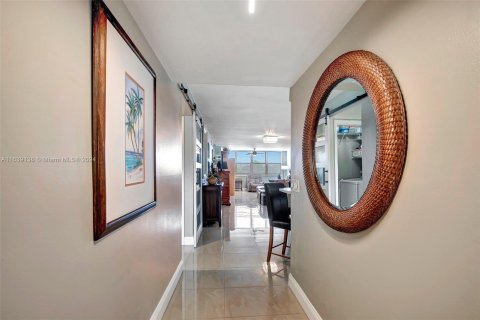 Copropriété à vendre à Sunrise, Floride: 2 chambres, 136.57 m2 № 1311069 - photo 1