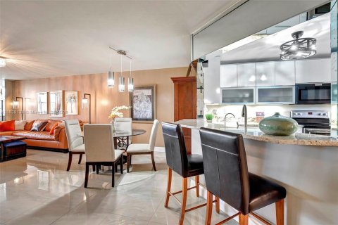 Condo in Sunrise, Florida, 2 bedrooms  № 1311069 - photo 9