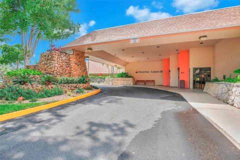 Condo in Sunrise, Florida, 2 bedrooms  № 1311069 - photo 2