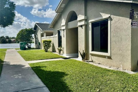 House in Miami, Florida 2 bedrooms, 78.04 sq.m. № 1304767 - photo 16