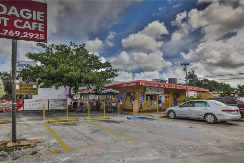 Propiedad comercial en venta en Miami, Florida № 7220 - foto 2