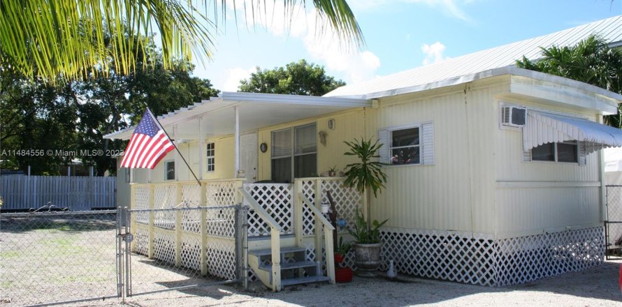 House in Key Largo, Florida 2 bedrooms, 74.69 sq.m. № 834765