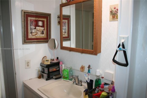 House in Key Largo, Florida 2 bedrooms, 74.69 sq.m. № 834765 - photo 17
