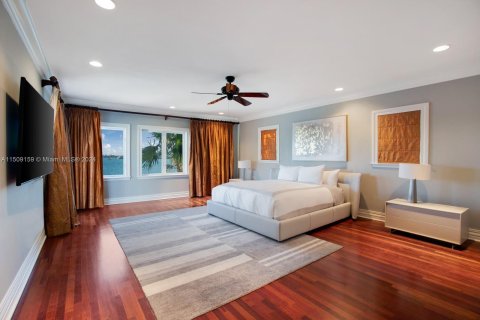House in Miami Beach, Florida 5 bedrooms, 469.16 sq.m. № 942787 - photo 19