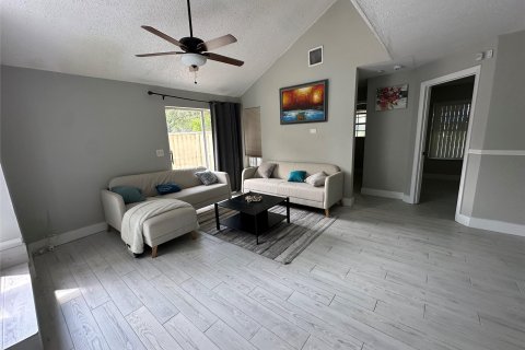 Townhouse in North Lauderdale, Florida 2 bedrooms, 110.18 sq.m. № 1185446 - photo 16