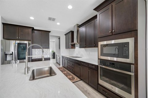 Casa en venta en Tampa, Florida, 5 dormitorios, 330.64 m2 № 1364730 - foto 10