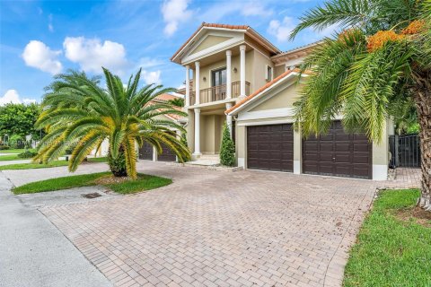 Casa en venta en Cutler Bay, Florida, 5 dormitorios, 438.22 m2 № 670060 - foto 2