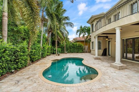Casa en venta en Cutler Bay, Florida, 5 dormitorios, 438.22 m2 № 670060 - foto 10