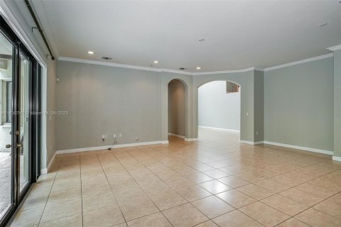 House in Cutler Bay, Florida 5 bedrooms, 438.22 sq.m. № 670060 - photo 21