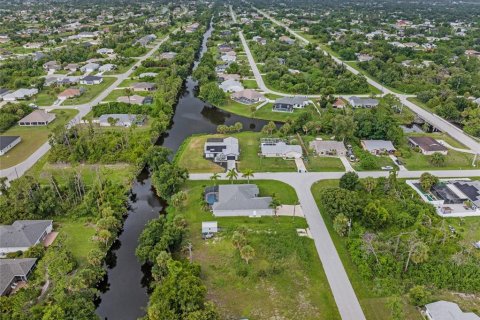 House in Port Charlotte, Florida 3 bedrooms, 158.4 sq.m. № 1314670 - photo 8