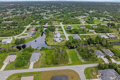 House in Port Charlotte, Florida 3 bedrooms, 158.4 sq.m. № 1314670 - photo 7