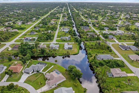 House in Port Charlotte, Florida 3 bedrooms, 158.4 sq.m. № 1314670 - photo 10