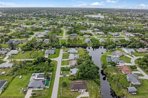 House in Port Charlotte, Florida 3 bedrooms, 158.4 sq.m. № 1314670 - photo 9