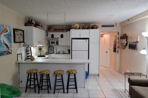 Apartment in Miami Beach, Florida 42.74 sq.m. № 781276 - photo 18
