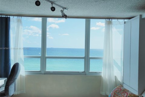 Снять в аренду квартиру в Майами-Бич, Флорида 42.74м2, № 781276 - фото 3