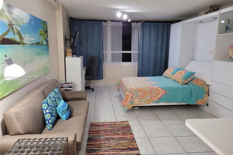 Apartment in Miami Beach, Florida 42.74 sq.m. № 781276 - photo 2