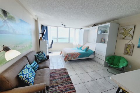 Apartment in Miami Beach, Florida 42.74 sq.m. № 781276 - photo 1