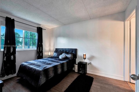 Condominio en venta en Hialeah, Florida, 3 dormitorios, 116.59 m2 № 890124 - foto 16