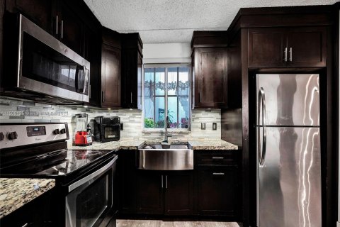 Condominio en venta en Hialeah, Florida, 3 dormitorios, 116.59 m2 № 890124 - foto 9