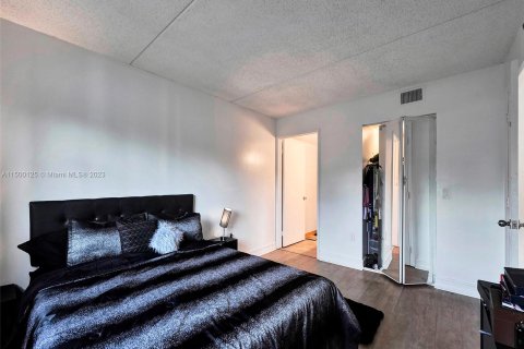 Condominio en venta en Hialeah, Florida, 3 dormitorios, 116.59 m2 № 890124 - foto 15