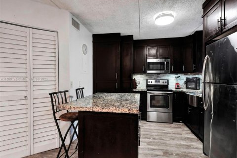 Condominio en venta en Hialeah, Florida, 3 dormitorios, 116.59 m2 № 890124 - foto 11