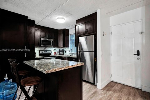Condominio en venta en Hialeah, Florida, 3 dormitorios, 116.59 m2 № 890124 - foto 10