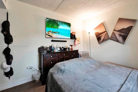 Condominio en venta en Hialeah, Florida, 3 dormitorios, 116.59 m2 № 890124 - foto 23