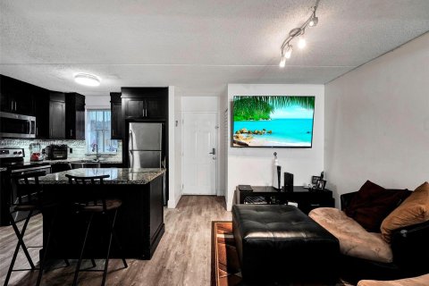 Condominio en venta en Hialeah, Florida, 3 dormitorios, 116.59 m2 № 890124 - foto 4