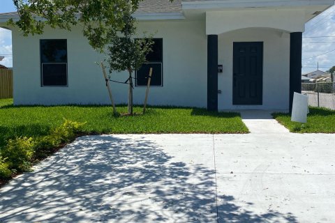 Commercial property in Lake Worth, Florida 219.25 sq.m. № 830354 - photo 3