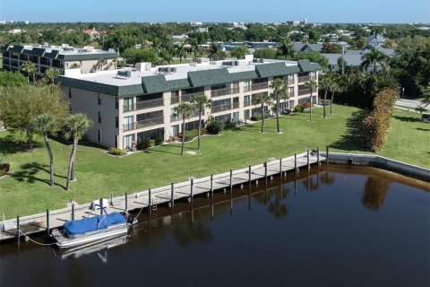 Copropriété à vendre à Punta Gorda, Floride: 2 chambres, 129.51 m2 № 1087310 - photo 1