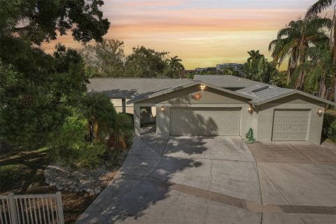 Casa en venta en Sarasota, Florida, 4 dormitorios, 216.18 m2 № 1403347 - foto 1