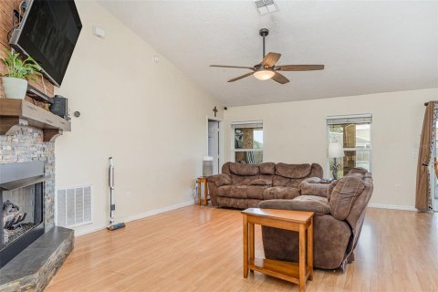 Casa en venta en Deltona, Florida, 4 dormitorios, 159.79 m2 № 1403348 - foto 5