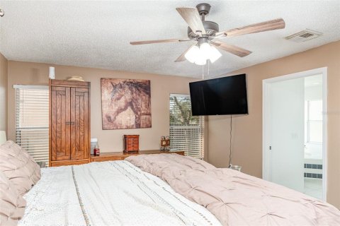 Casa en venta en Deltona, Florida, 4 dormitorios, 159.79 m2 № 1403348 - foto 15