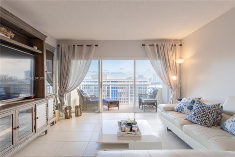 Copropriété à louer à Hallandale Beach, Floride: 2 chambres, 115.2 m2 № 1367043 - photo 22