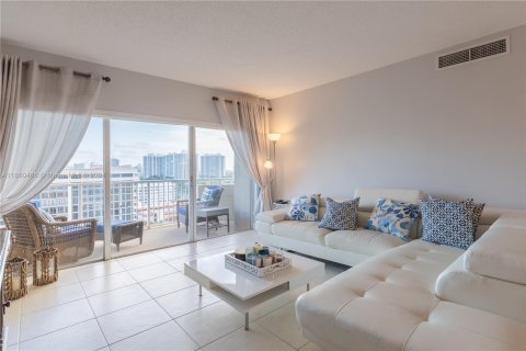 Copropriété à louer à Hallandale Beach, Floride: 2 chambres, 115.2 m2 № 1367043 - photo 21