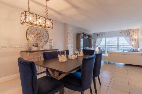 Copropriété à louer à Hallandale Beach, Floride: 2 chambres, 115.2 m2 № 1367043 - photo 12