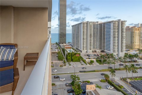 Copropriété à louer à Hallandale Beach, Floride: 2 chambres, 115.2 m2 № 1367043 - photo 3