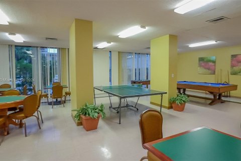 Condo in Hallandale Beach, Florida, 2 bedrooms  № 1367043 - photo 25