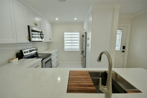 Casa en venta en Miami, Florida, 3 dormitorios, 134.62 m2 № 1367011 - foto 12