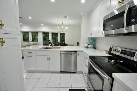 Casa en venta en Miami, Florida, 3 dormitorios, 134.62 m2 № 1367011 - foto 11