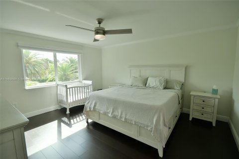 House in Miami, Florida 3 bedrooms, 134.62 sq.m. № 1367011 - photo 24