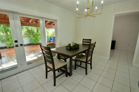 House in Miami, Florida 3 bedrooms, 134.62 sq.m. № 1367011 - photo 13