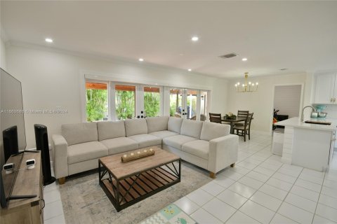 House in Miami, Florida 3 bedrooms, 134.62 sq.m. № 1367011 - photo 17