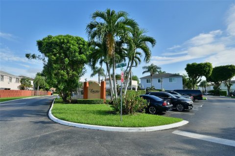 House in Miami, Florida 3 bedrooms, 134.62 sq.m. № 1367011 - photo 3