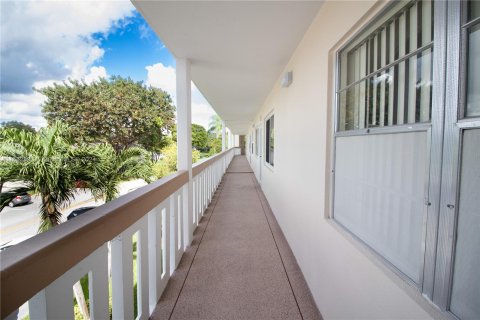 Condo in Deerfield Beach, Florida, 2 bedrooms  № 1415771 - photo 23