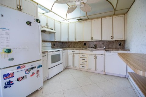 Condo in Deerfield Beach, Florida, 2 bedrooms  № 1415771 - photo 6