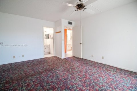 Condo in Deerfield Beach, Florida, 2 bedrooms  № 1415771 - photo 13