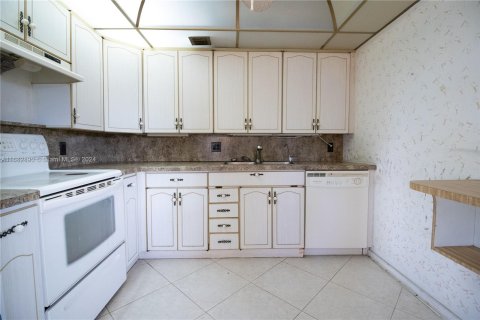 Condo in Deerfield Beach, Florida, 2 bedrooms  № 1415771 - photo 7