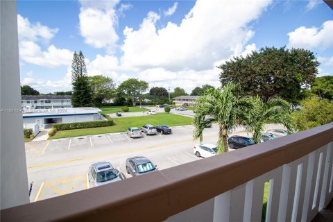 Condo in Deerfield Beach, Florida, 2 bedrooms  № 1415771 - photo 24